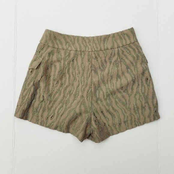 NEW GUESS by Marciano Zuri Lace Short - Picture 3 of 4